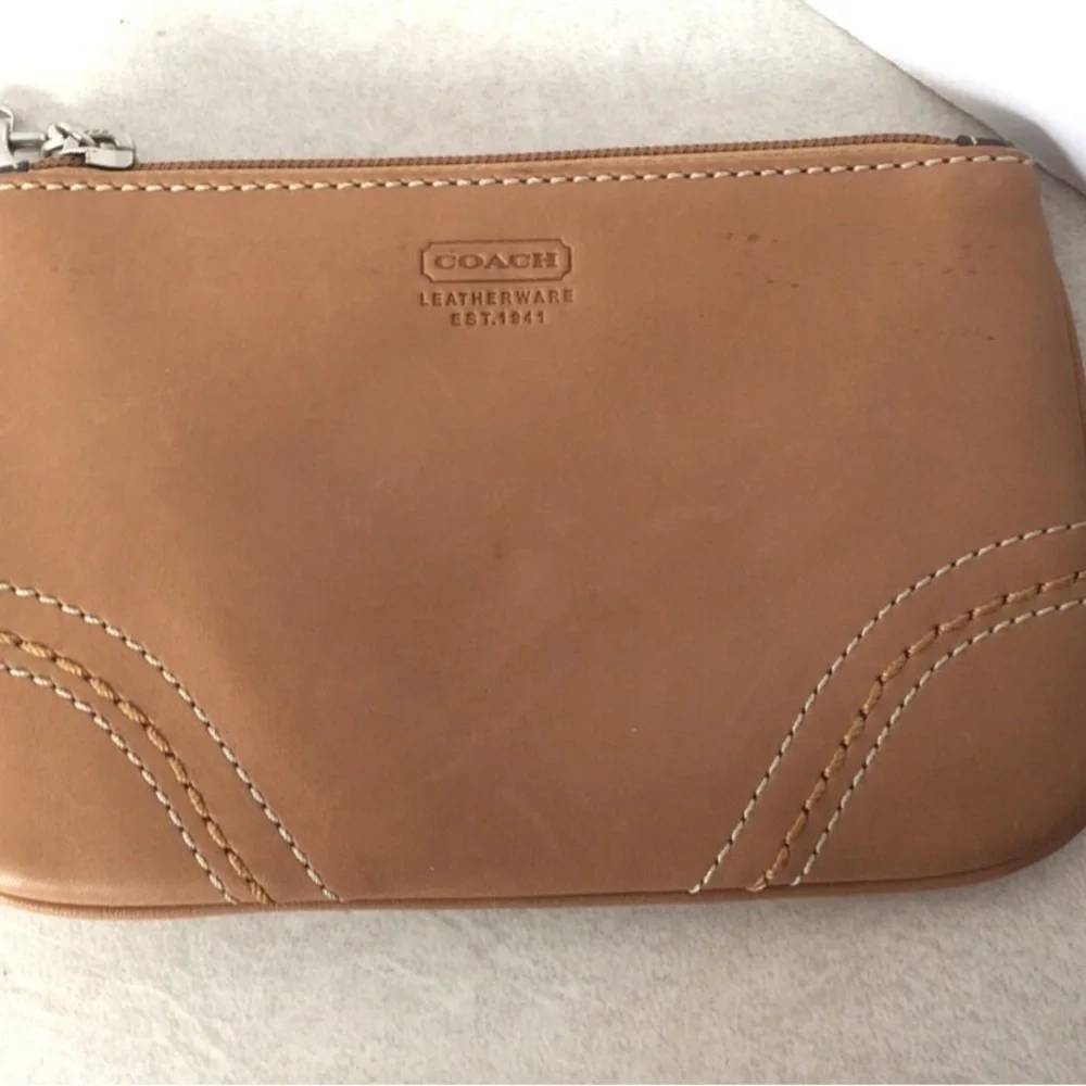 Coach leather Tan elegant Wristlet